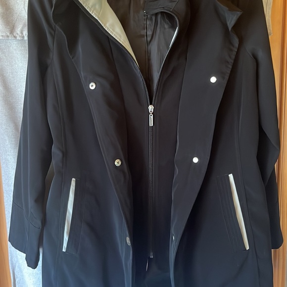 Weather proof coat - Picture 5 of 5